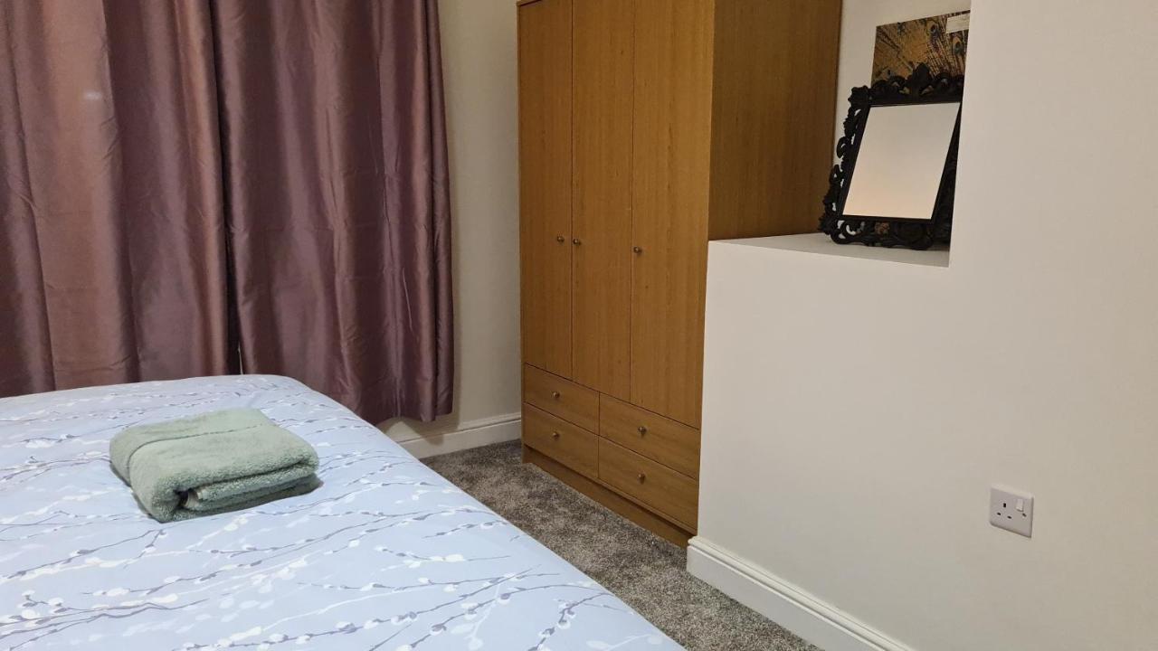 Spacious 3 Bedroom House, 6 Beds In Spondon, Derby With Parking ภายนอก รูปภาพ