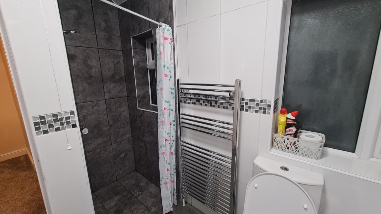 Spacious 3 Bedroom House, 6 Beds In Spondon, Derby With Parking ภายนอก รูปภาพ
